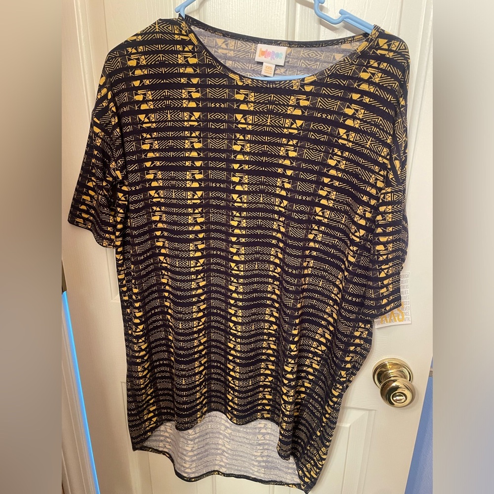 NWT ✨ Women’s LuLaRoe Tunic “Irma” Tee ✨ “Simply Comfortable” ✨ XXS
